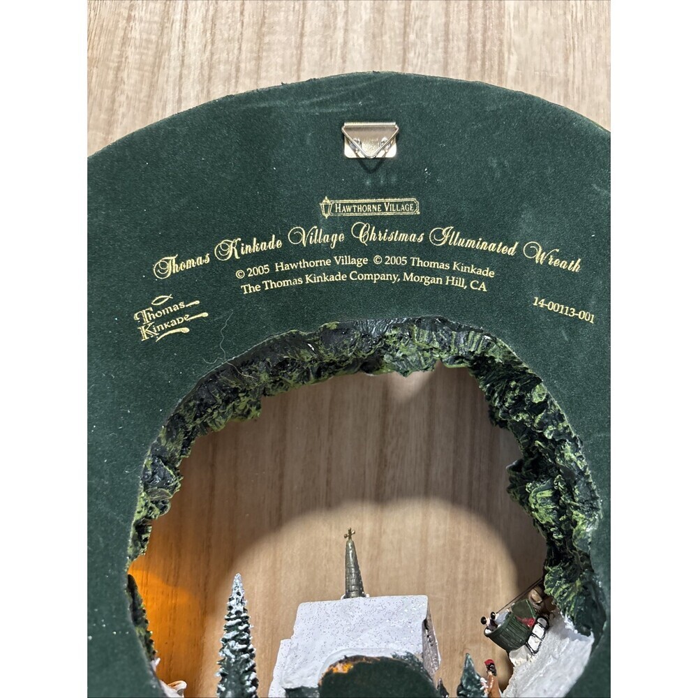 HAWTHORNE VILLAGE Thomas Kinkade Village Christmas Illuminated Wreath 2005 - Picture 14 of 15
